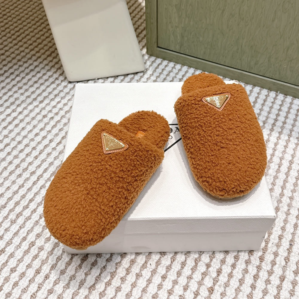 Pra*a Slippers