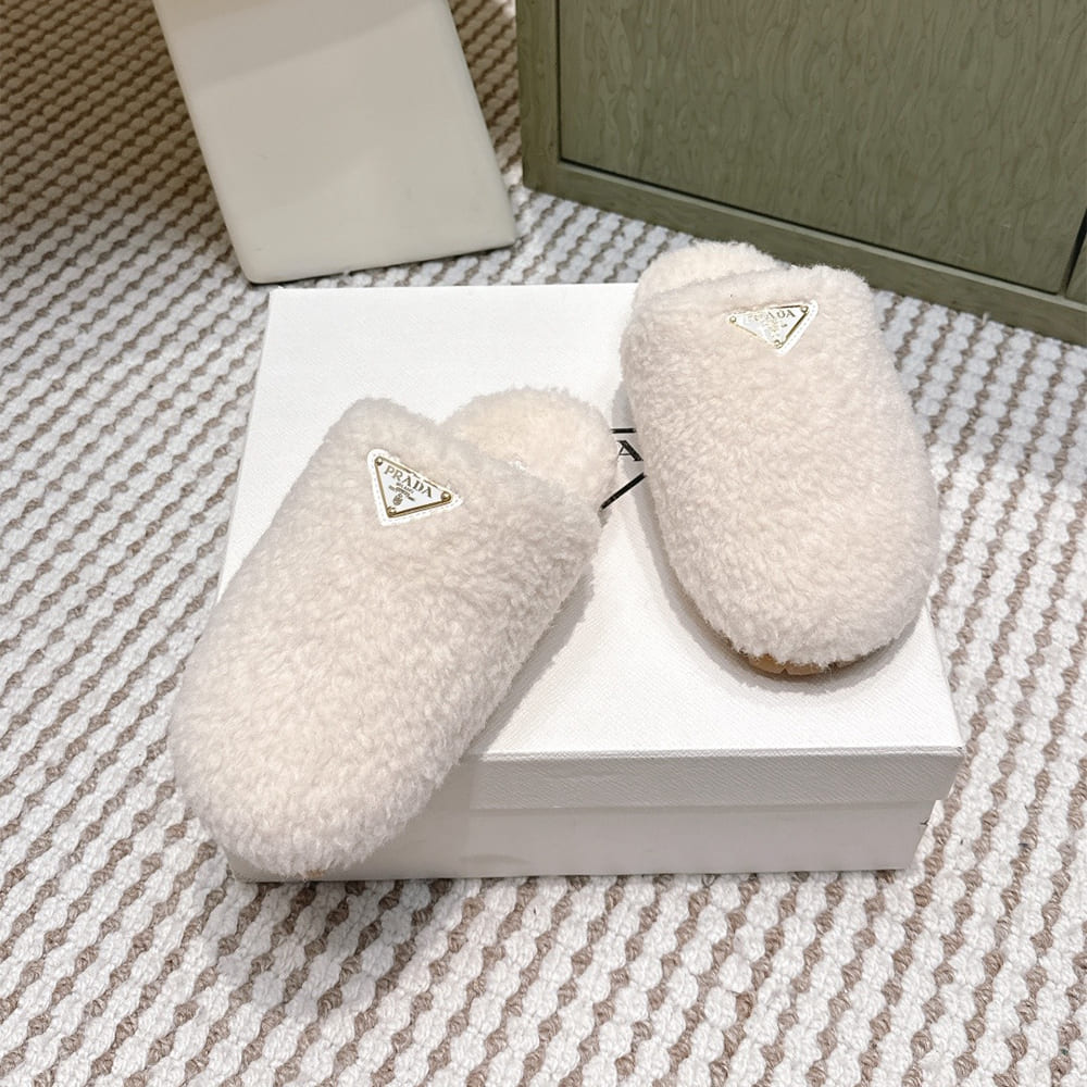 Pra*a Slippers