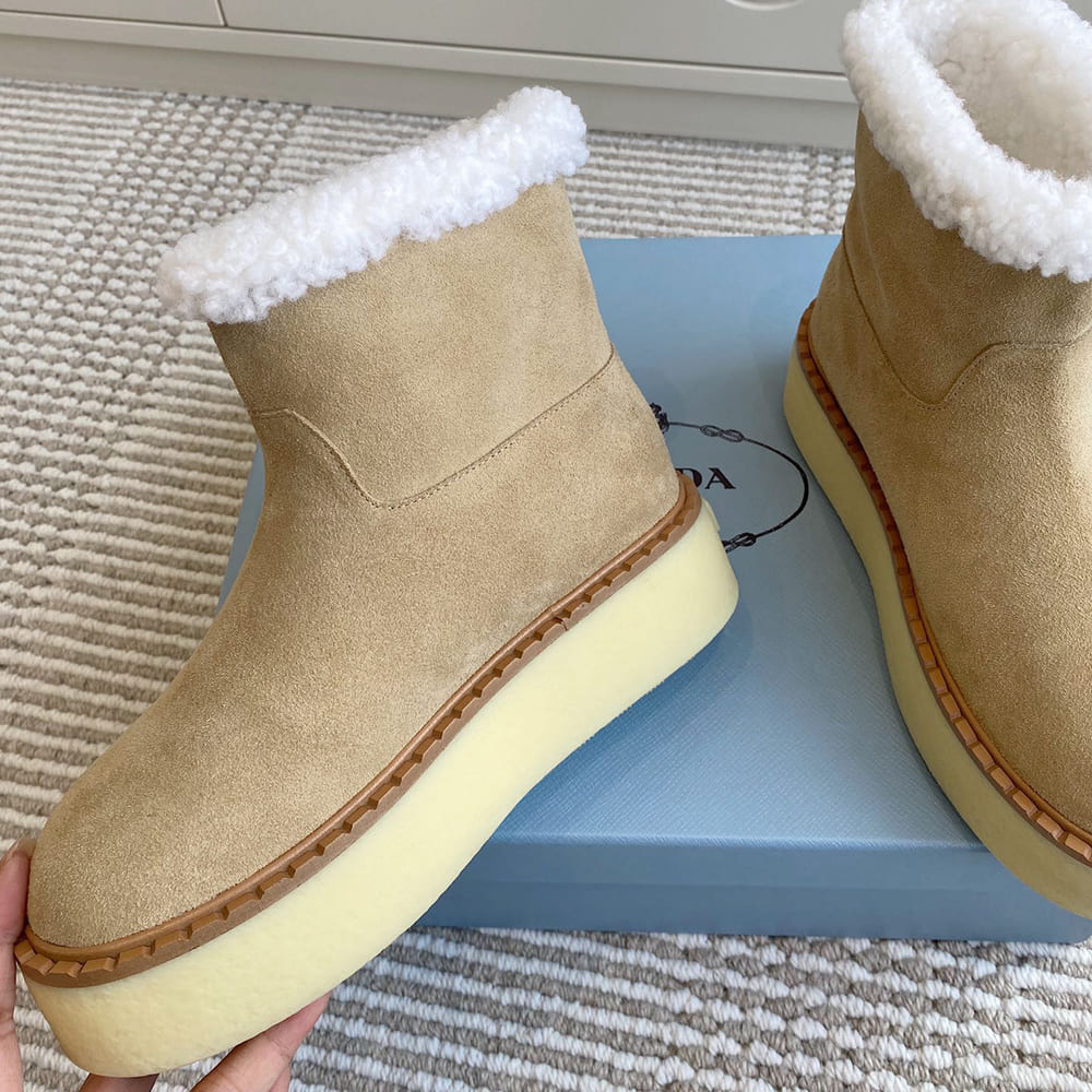 Pra*a Suede booties