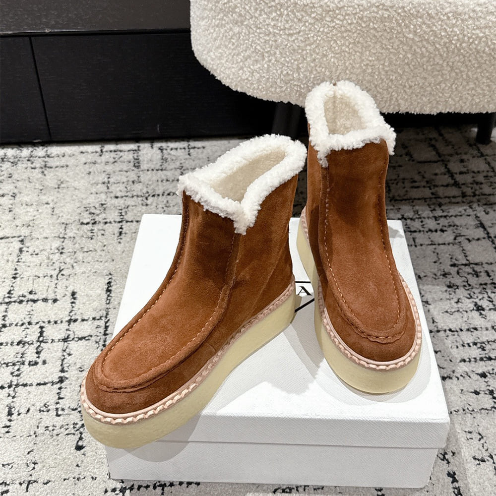 Pra*a Suede booties