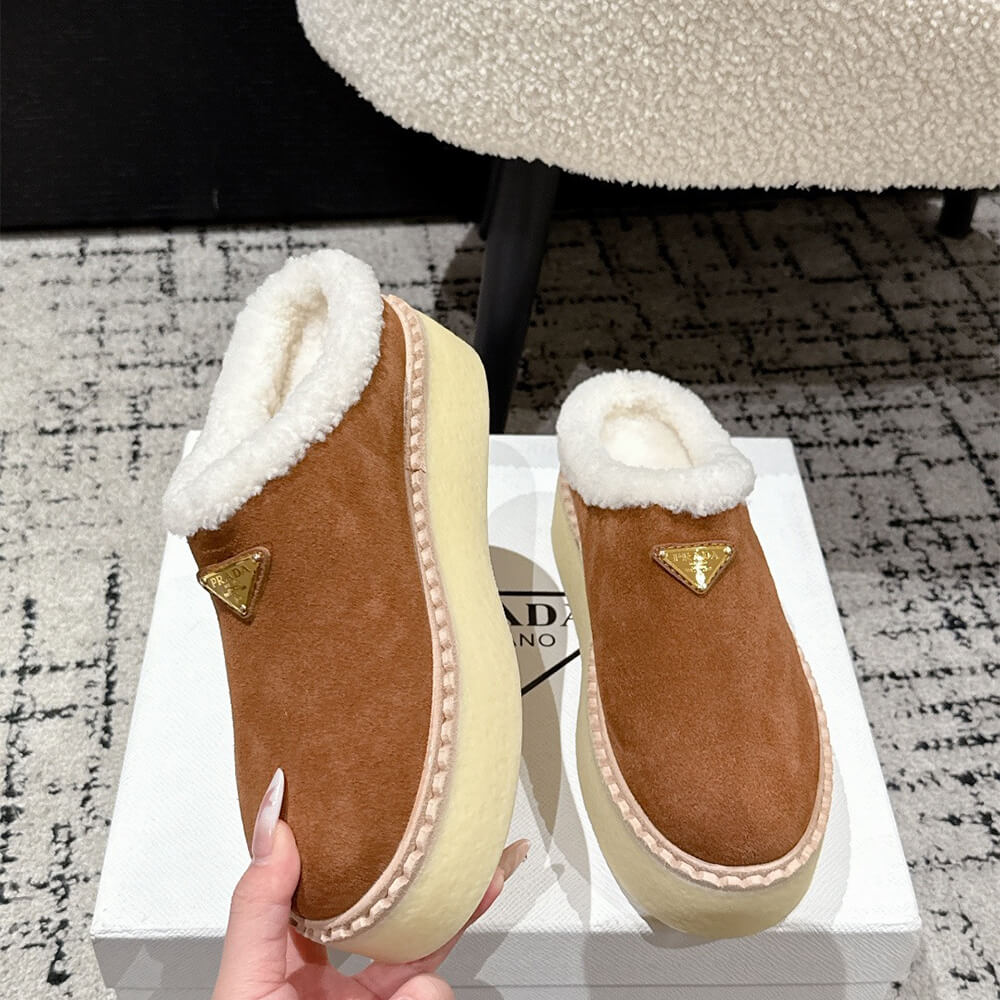 Pra*a Suede slippers