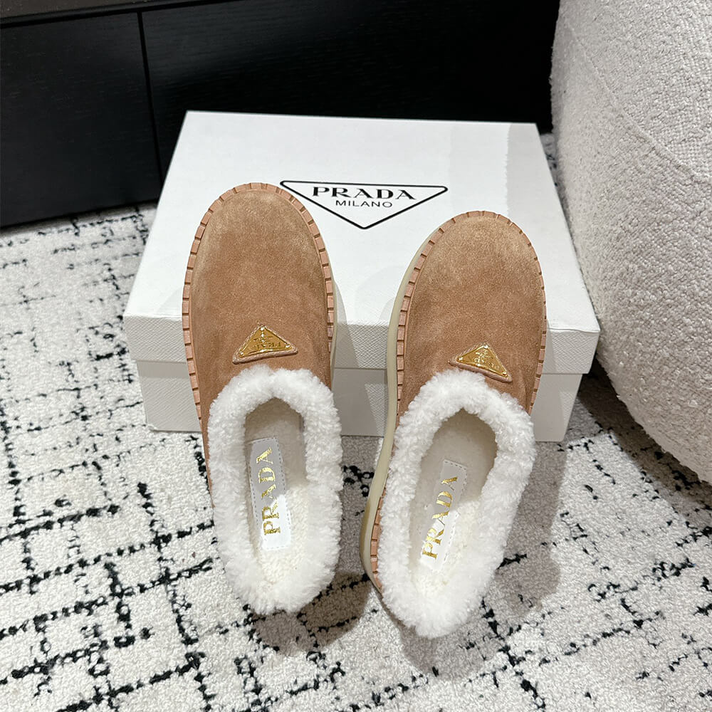 Pra*a Suede slippers