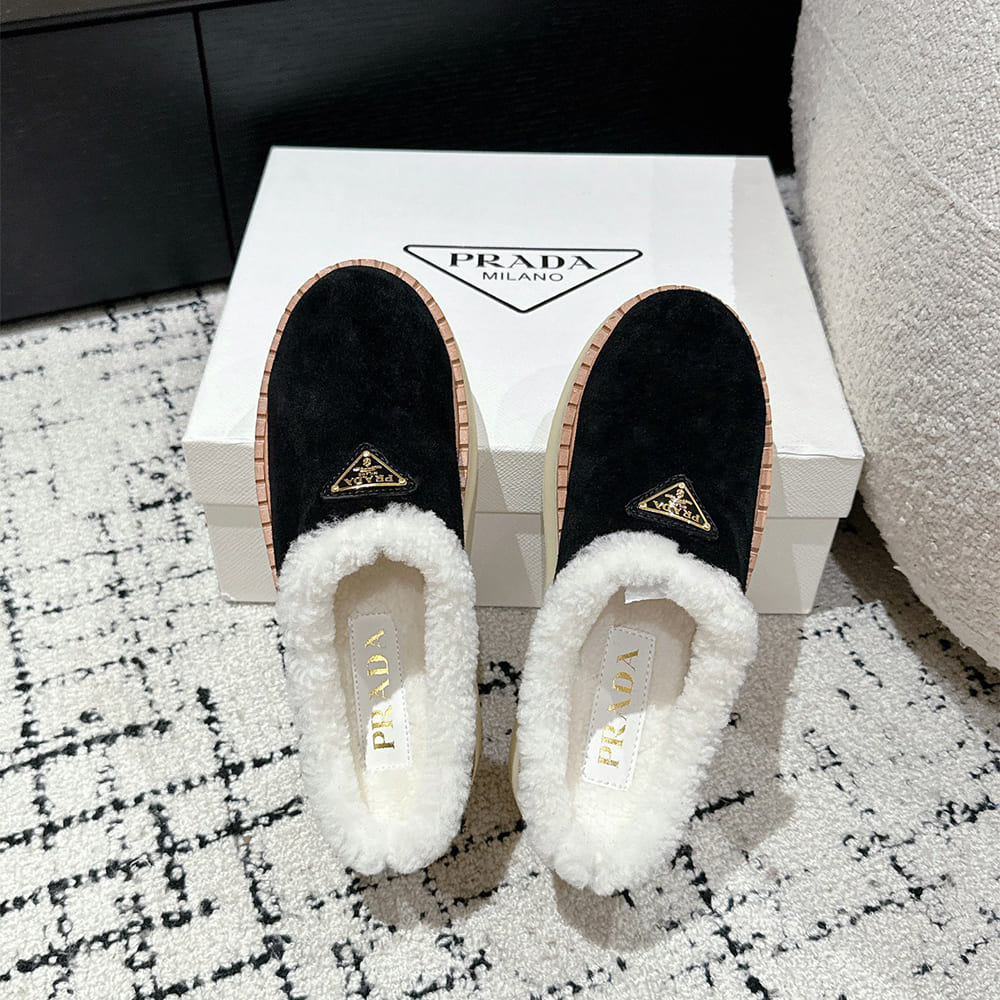 Pra*a Suede slippers