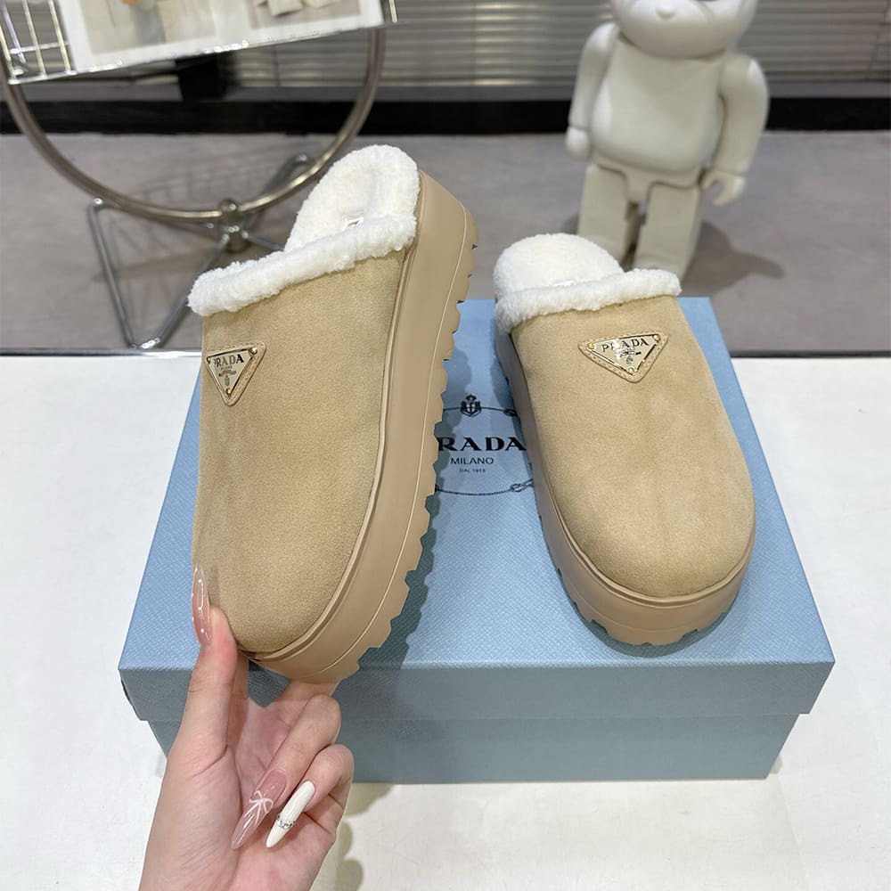 Pra*a Slippers