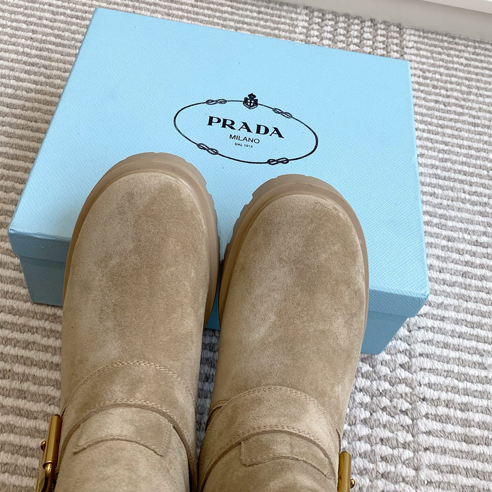 Pra*a Leather booties