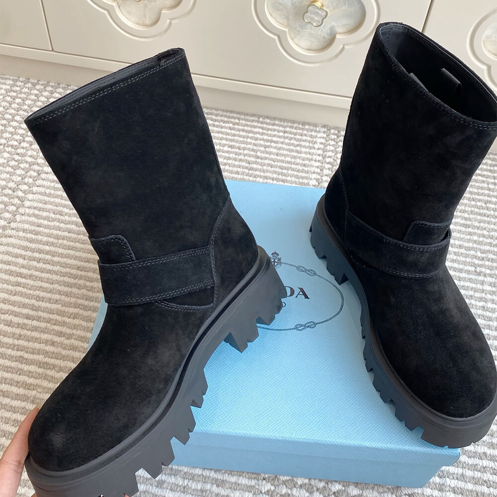 Pra*a Leather booties