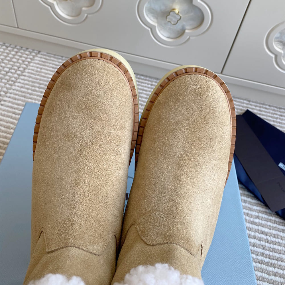 Pra*a Suede booties
