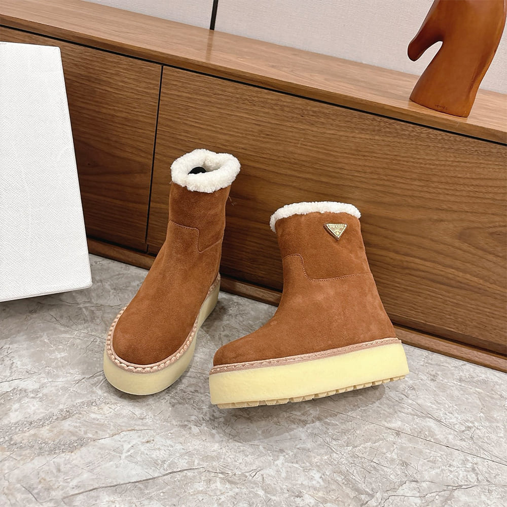 Pra*a Suede booties