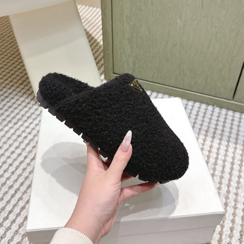 Pra*a Slippers