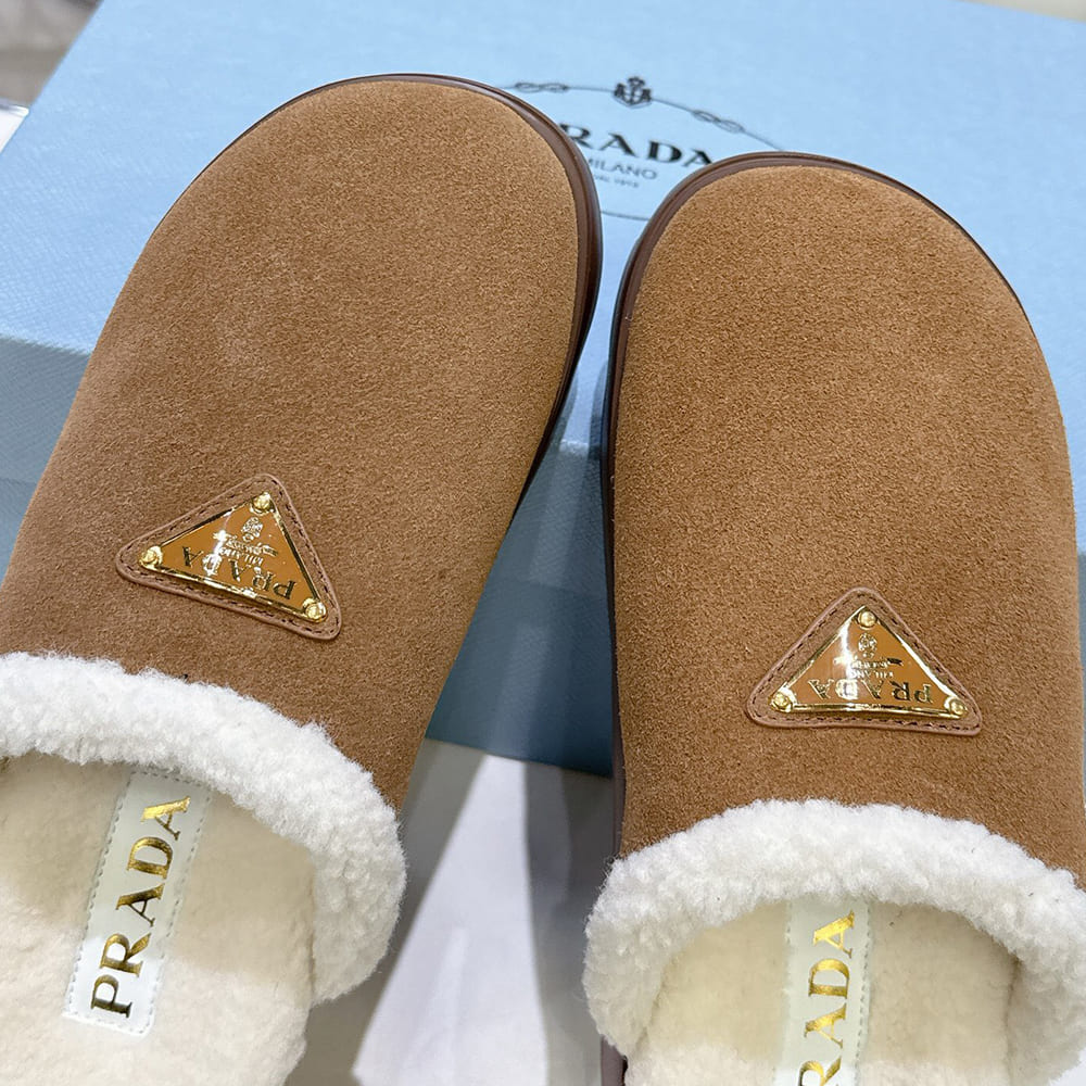Pra*a Slippers