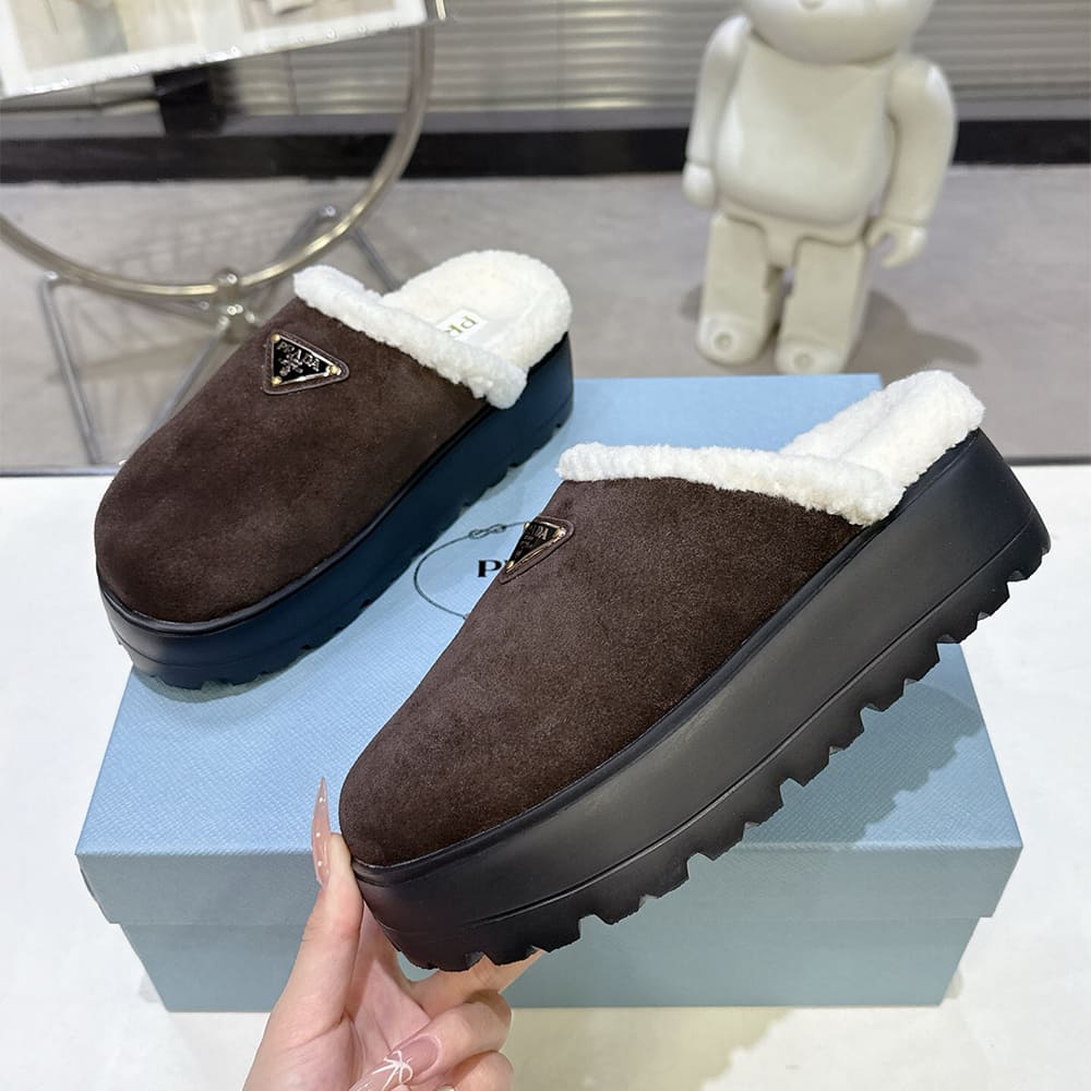 Pra*a Slippers