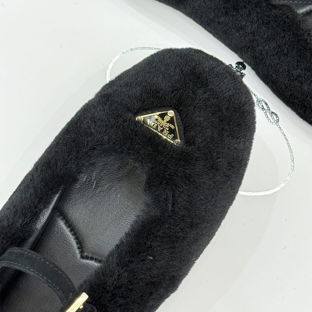Pra*a Suede Ballerinas
