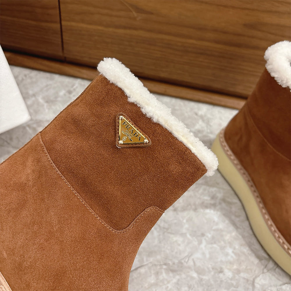 Pra*a Suede booties