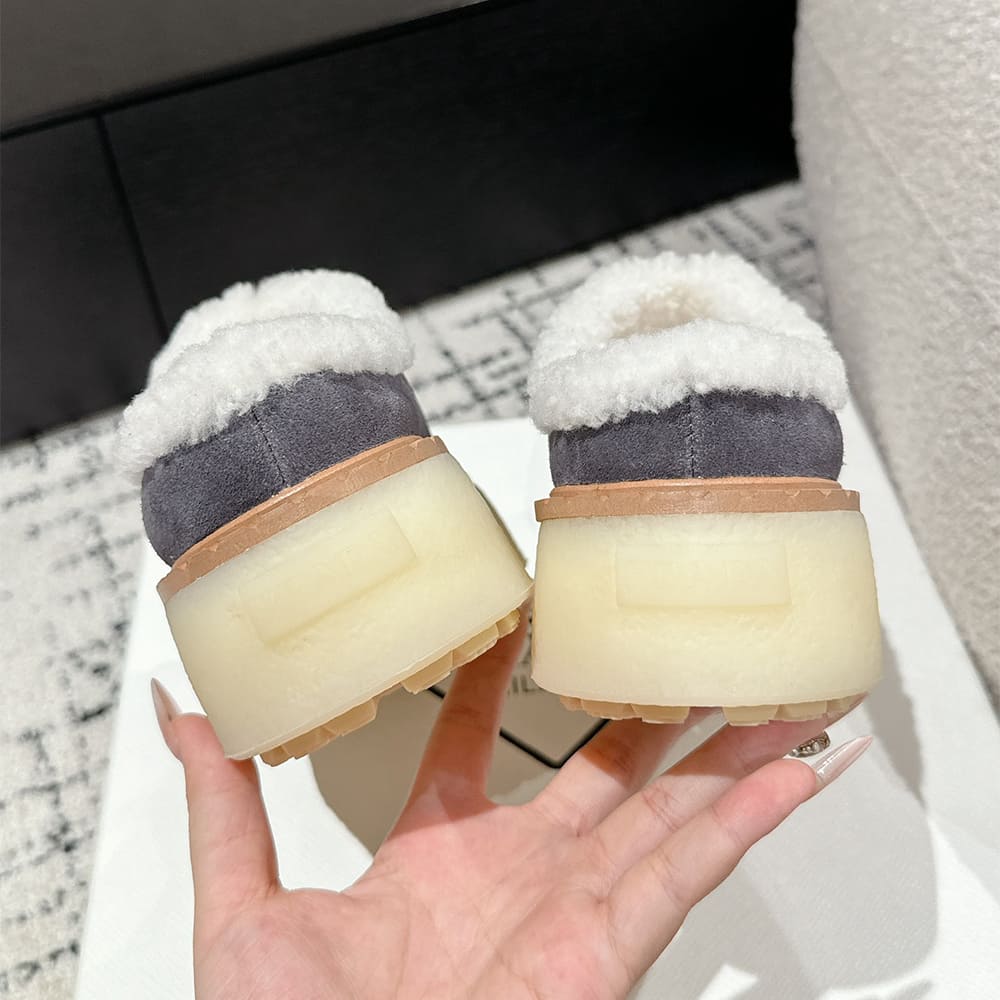 Pra*a Suede slippers