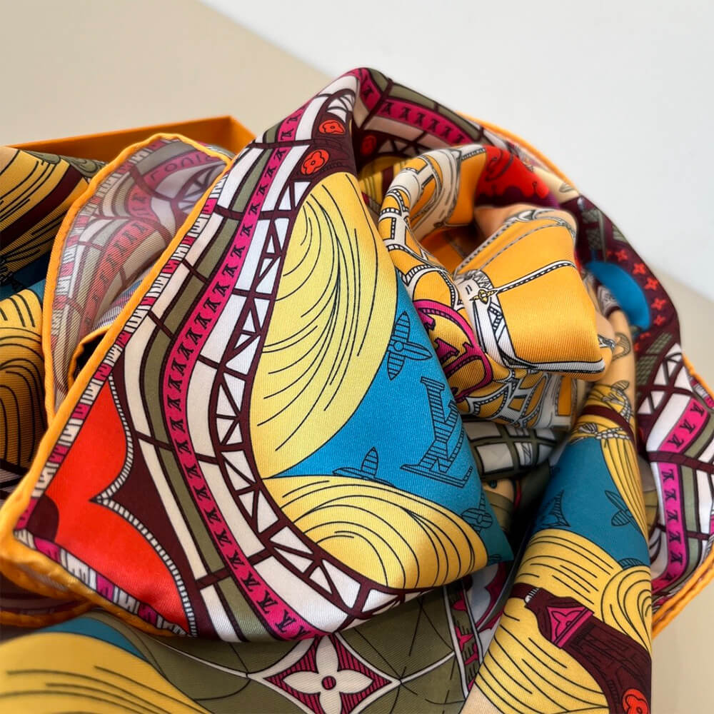LV Fly Away Square 90