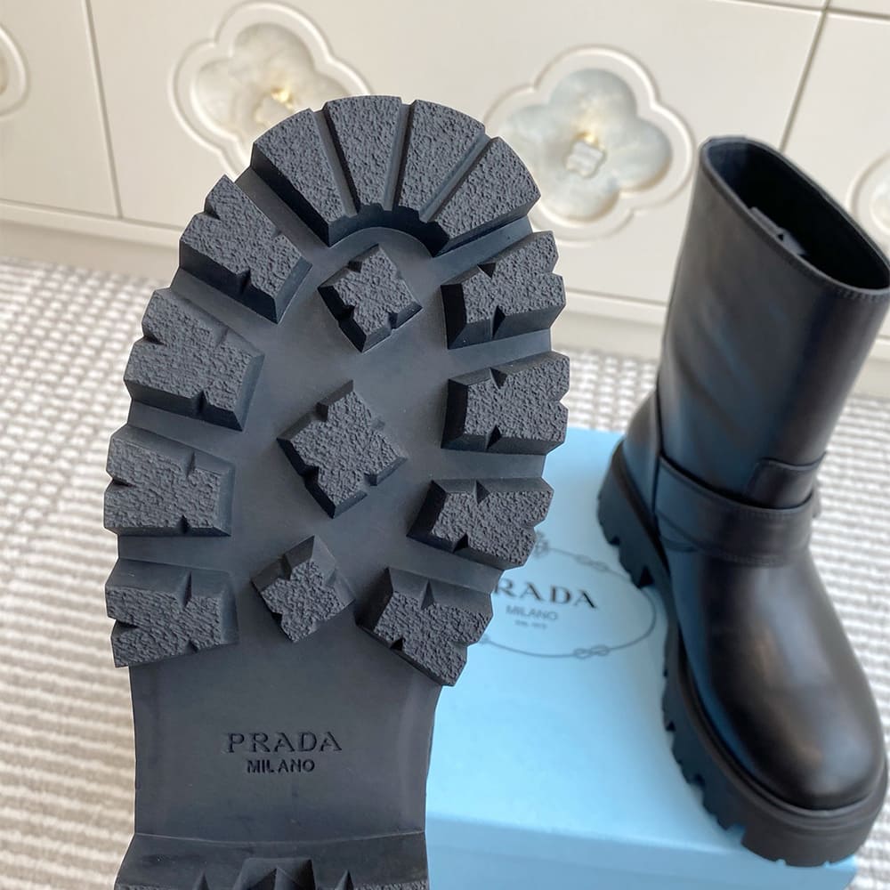 Pra*a Leather booties