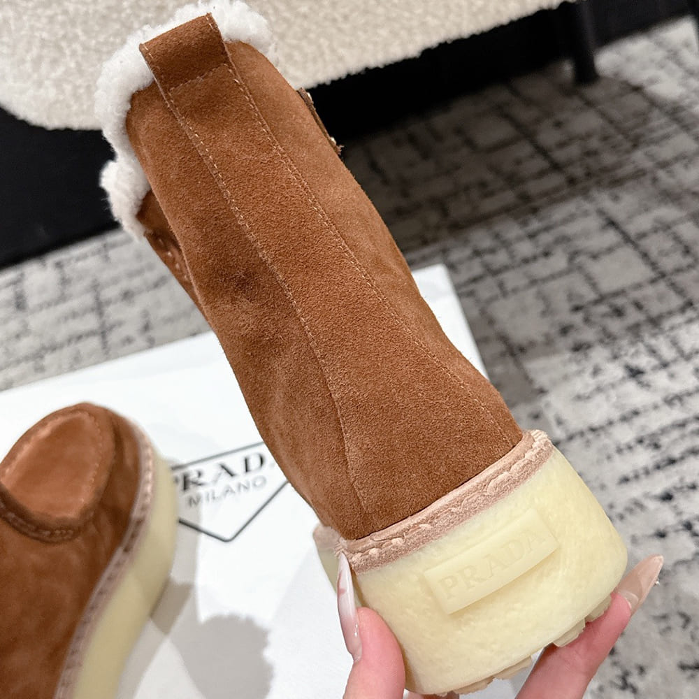 Pra*a Suede booties