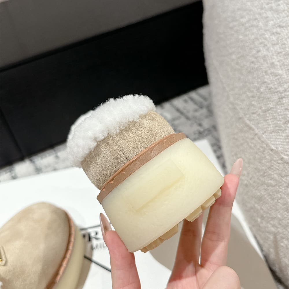 Pra*a Suede slippers