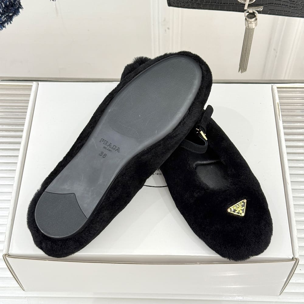 Pra*a Suede Ballerinas