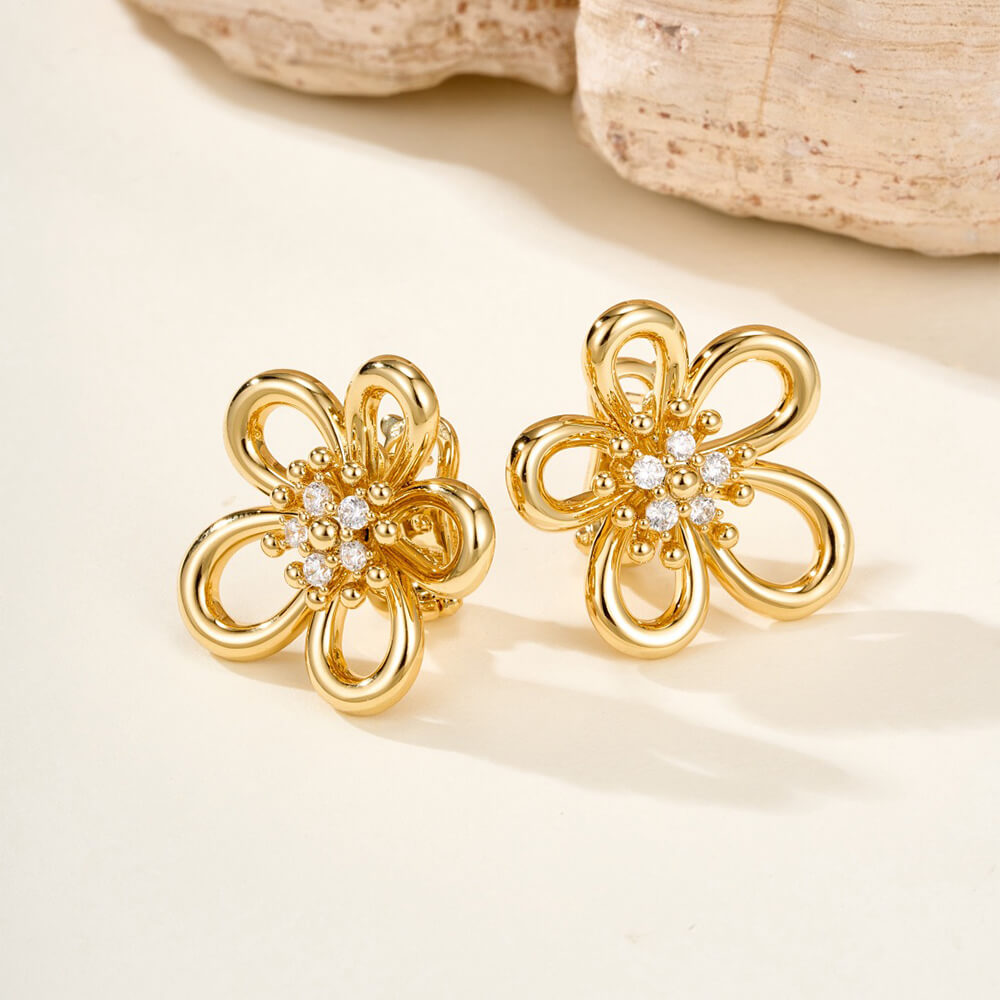 VCA Flowerlace Earrings