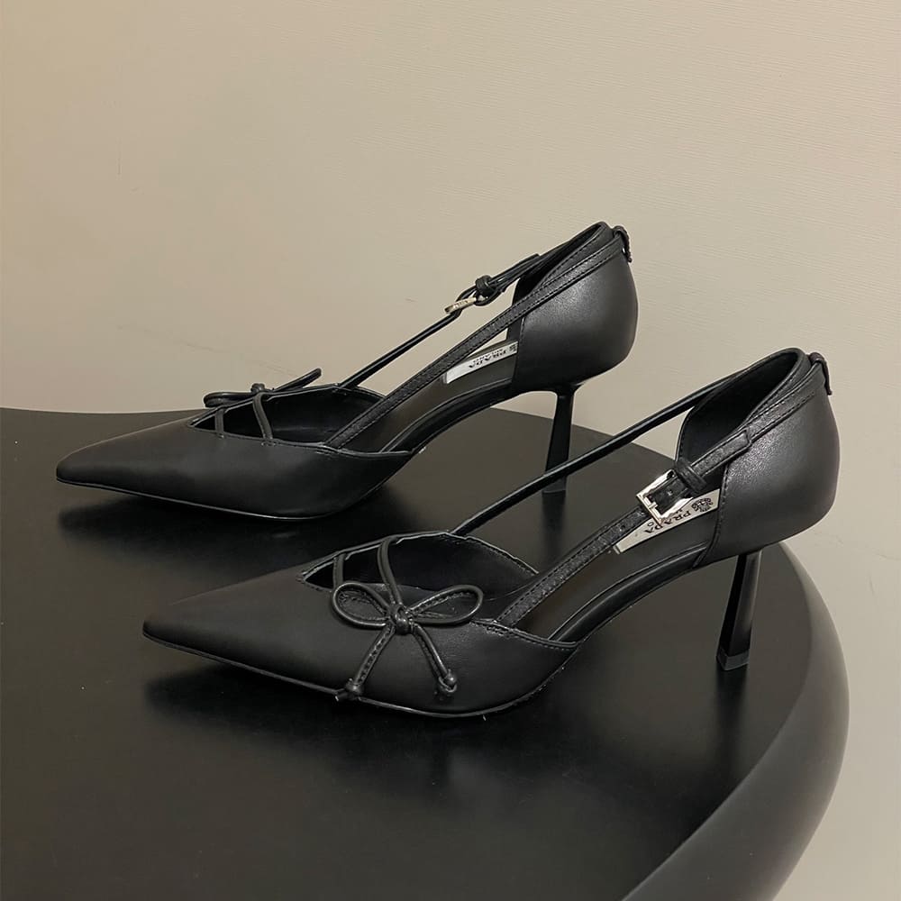 Pra*a Open-side leather pumps