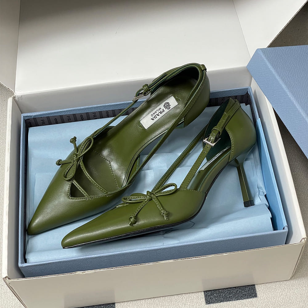 Pra*a Open-side leather pumps