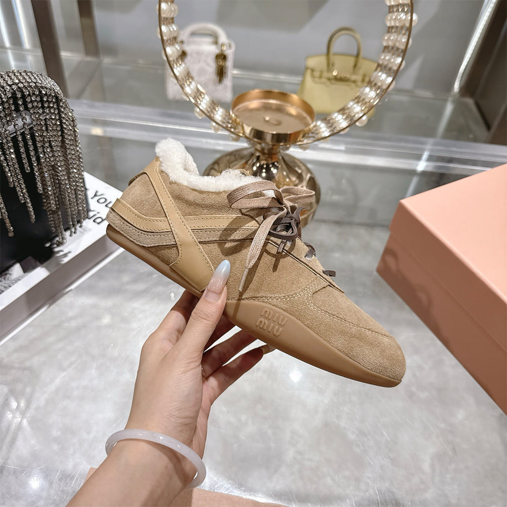 M1um1u Sneakers
