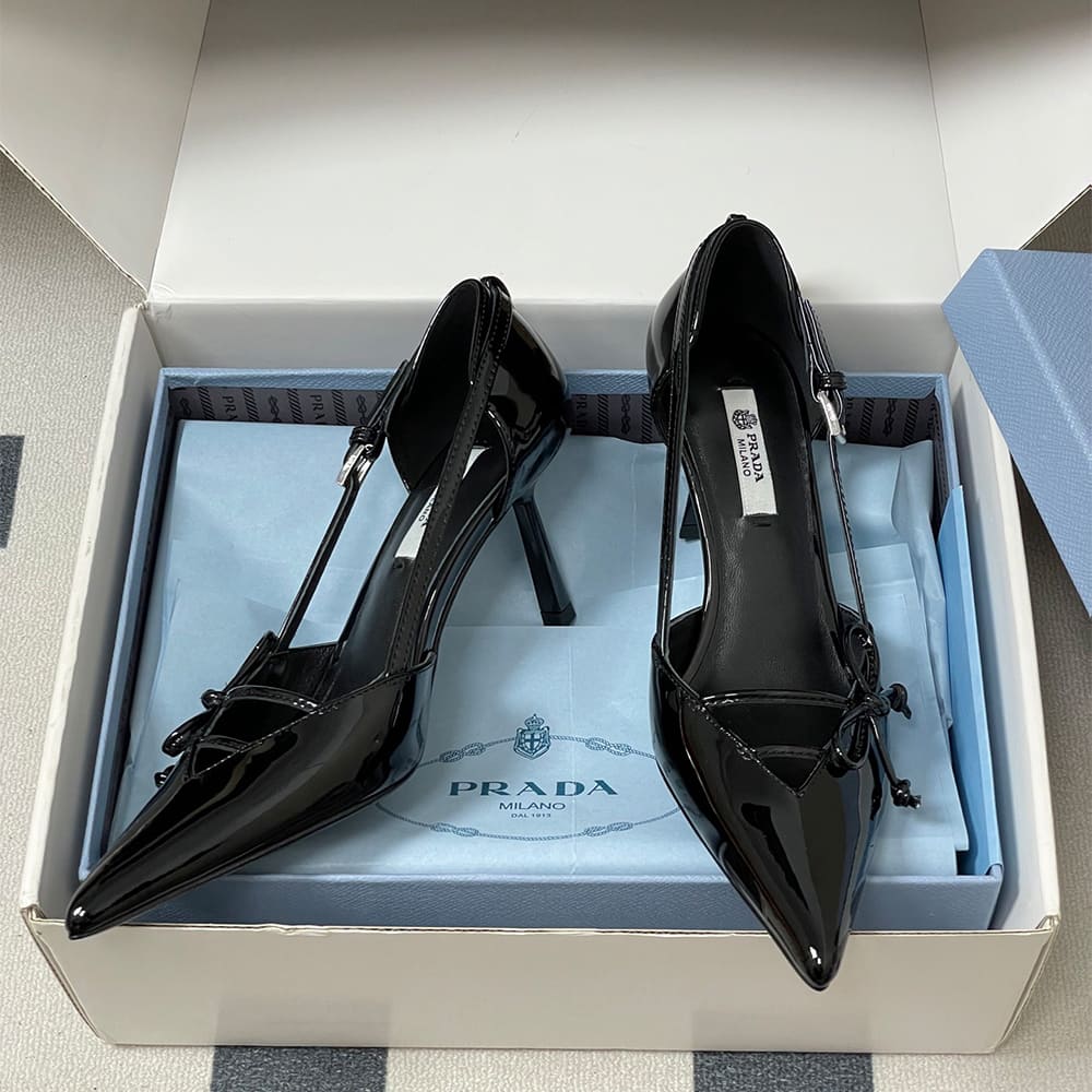 Pra*a Open-side leather pumps