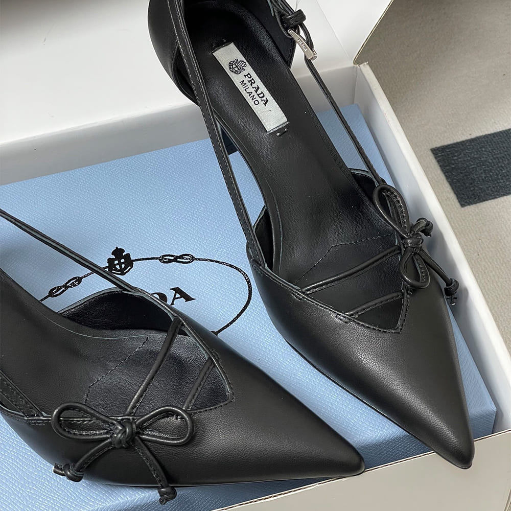 Pra*a Open-side leather pumps