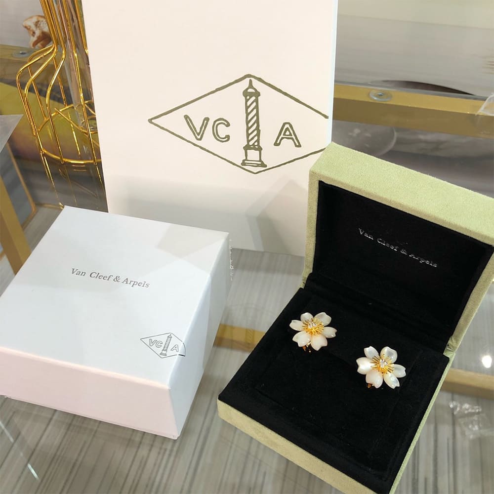 VCA Rose de No?l Earrings