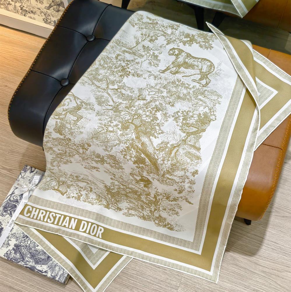 D10r Toile de Jouy Sauvage 90 Square Scarf