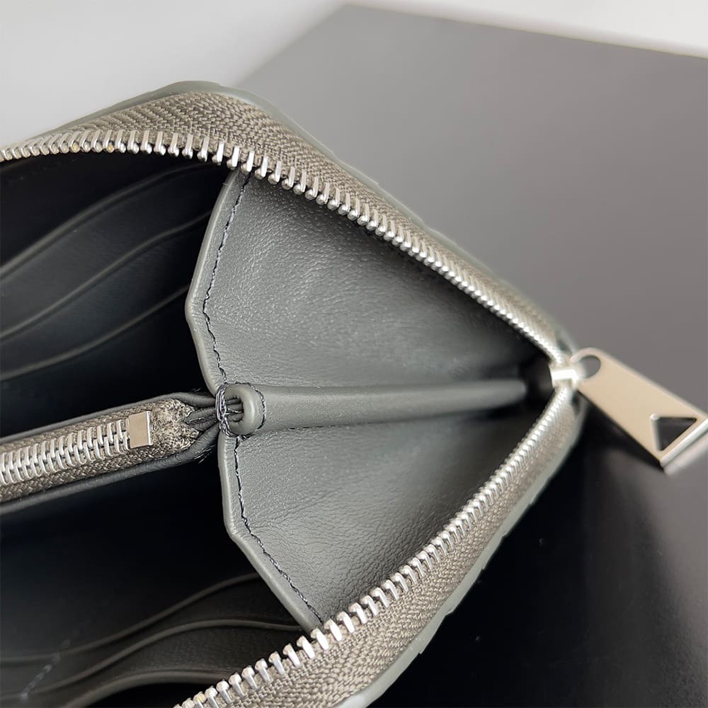 Intrecciato Zip Around Wallet(HIGH-END GRADE)