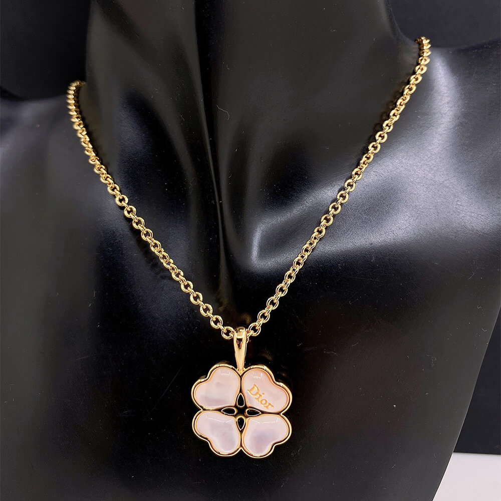D10r necklace