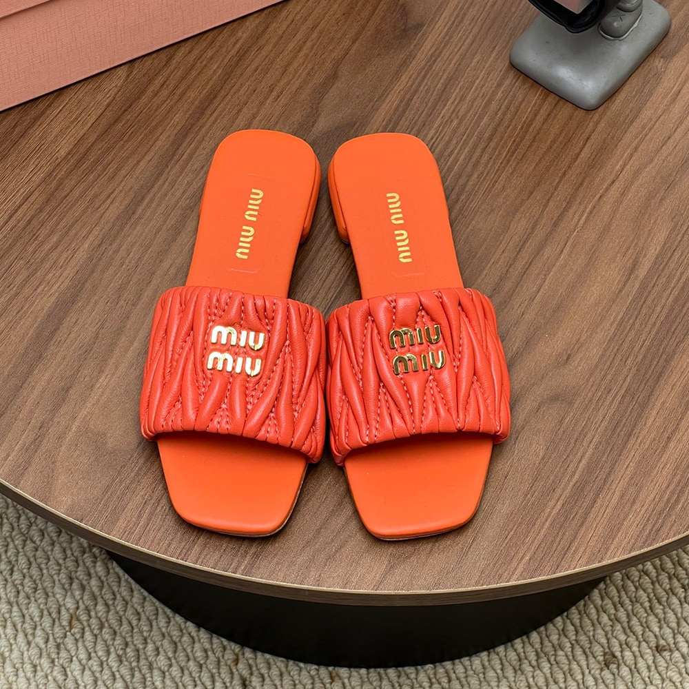 M1um1u Matelasse nappa leather slides (EU SIZE 35-42)