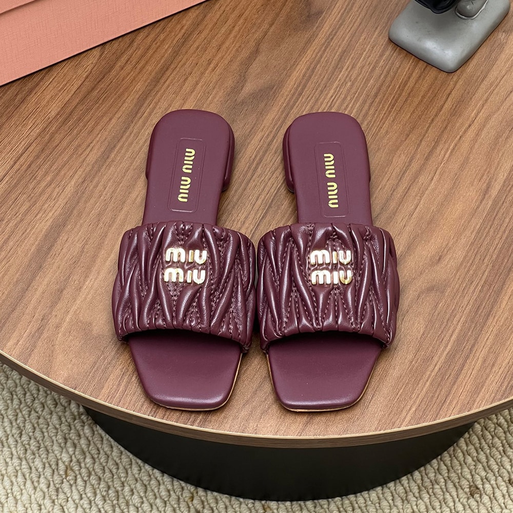 M1um1u Matelasse nappa leather slides (EU SIZE 35-42)
