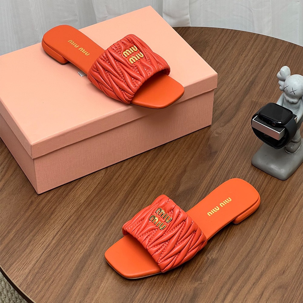 M1um1u Matelasse nappa leather slides (EU SIZE 35-42)