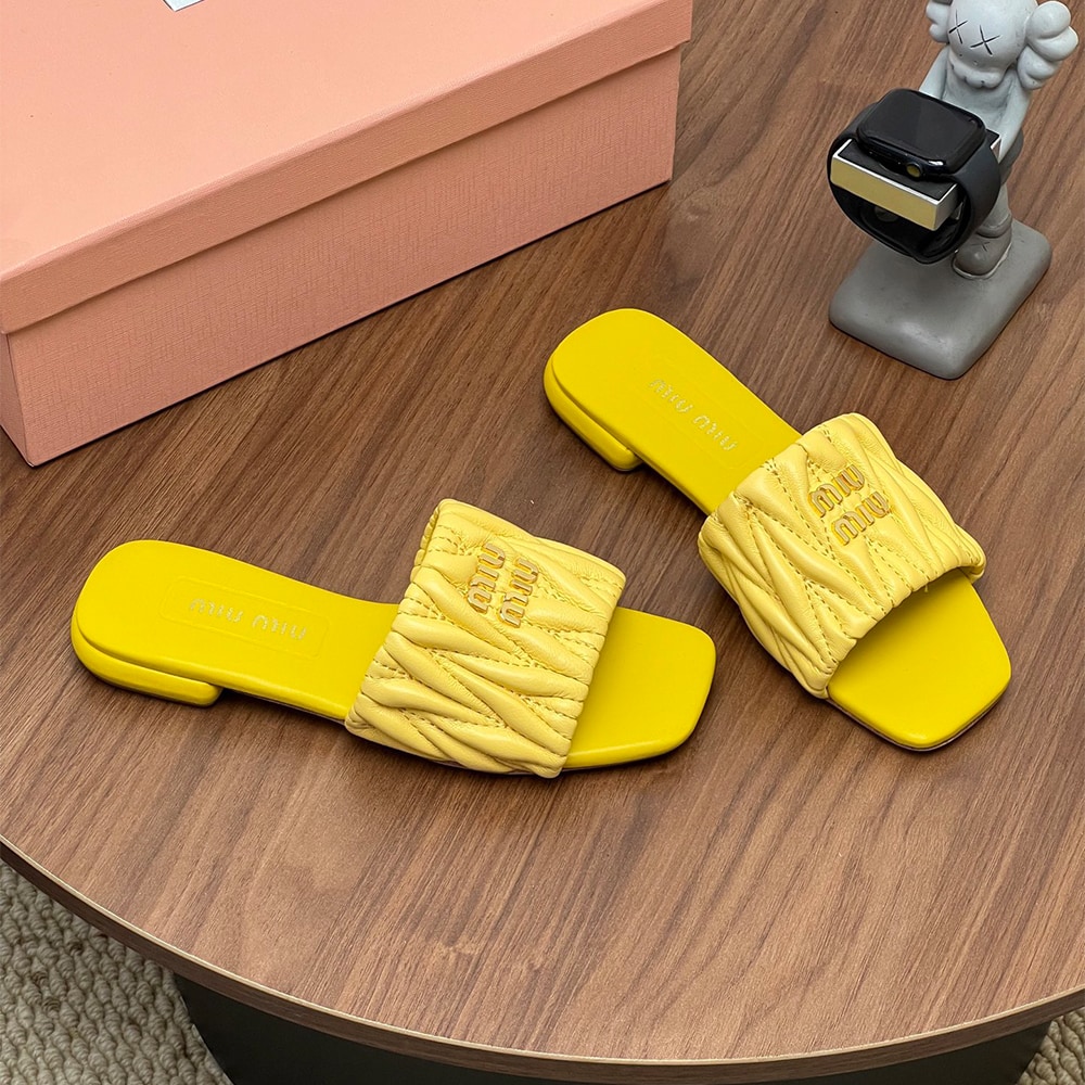 M1um1u Matelasse nappa leather slides (EU SIZE 35-42)