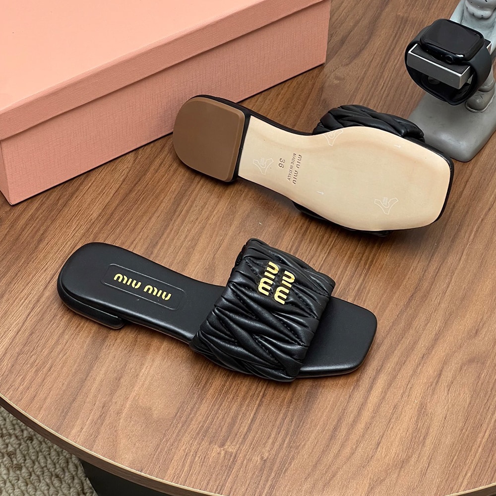 M1um1u Matelasse nappa leather slides (EU SIZE 35-42)