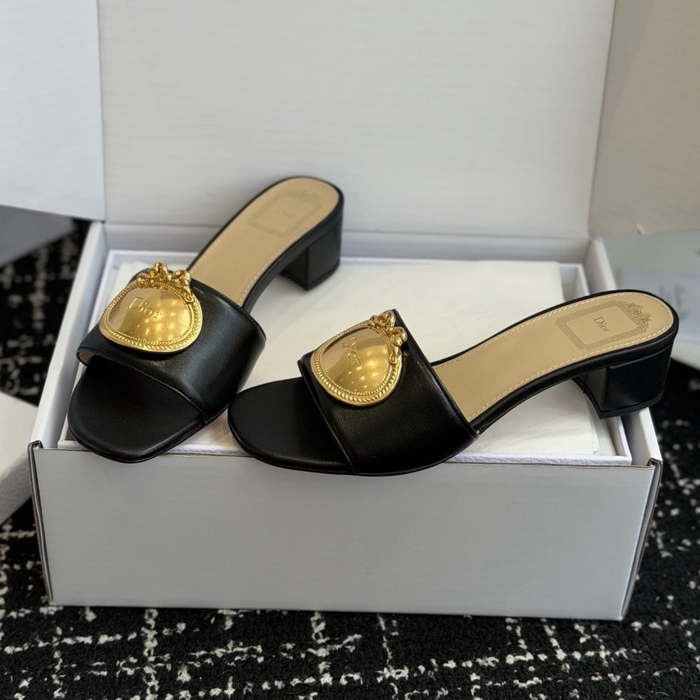 D10r Medaillon Buckle Heeled Slide (EU SIZE 35-42)