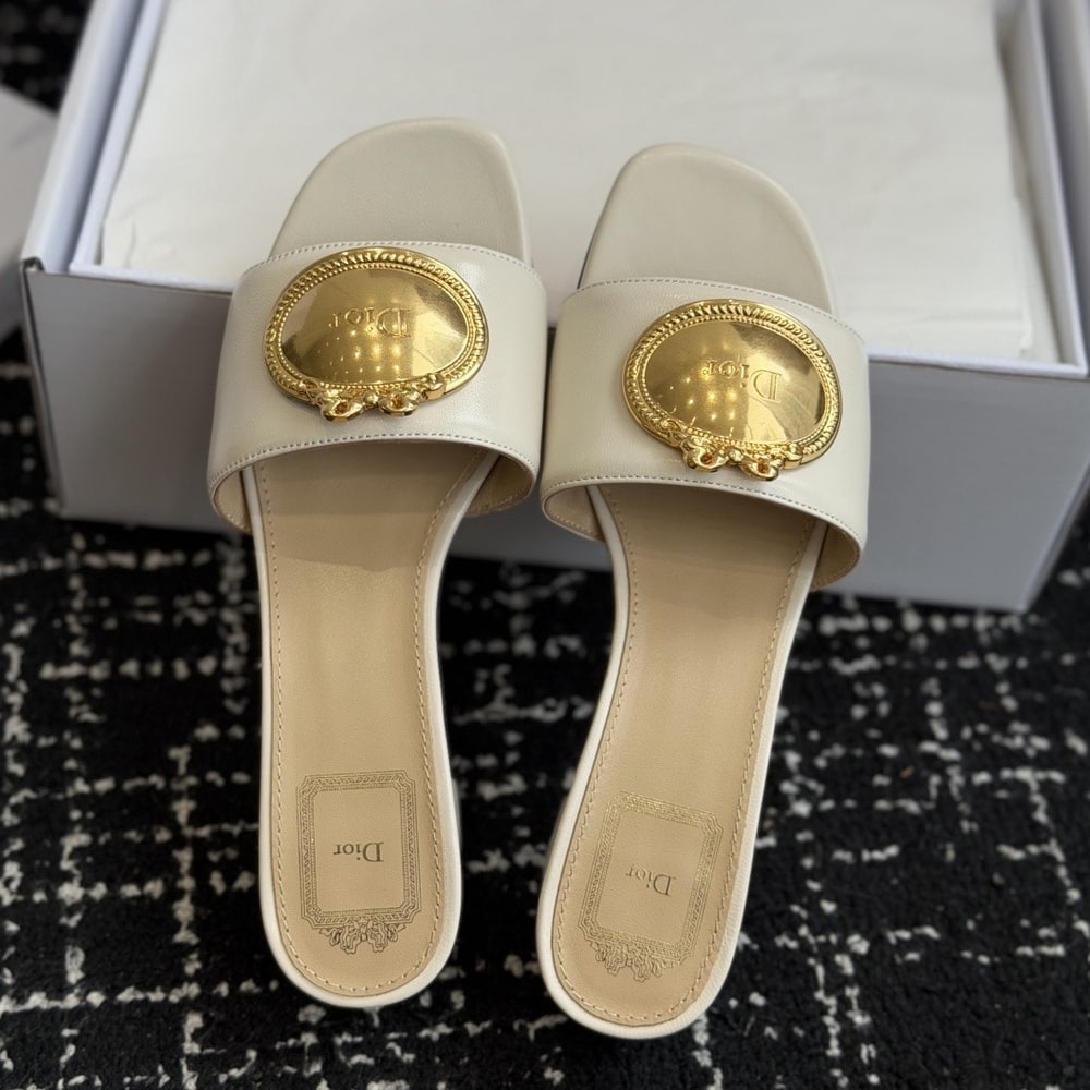 D10r Medaillon Buckle Heeled Slide (EU SIZE 35-42)