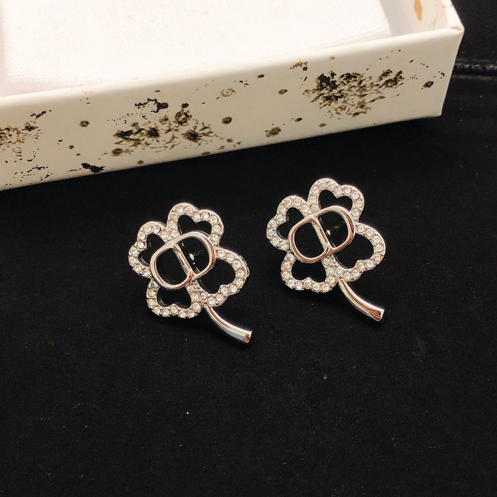 D10r CD Shiny Clover Earrings