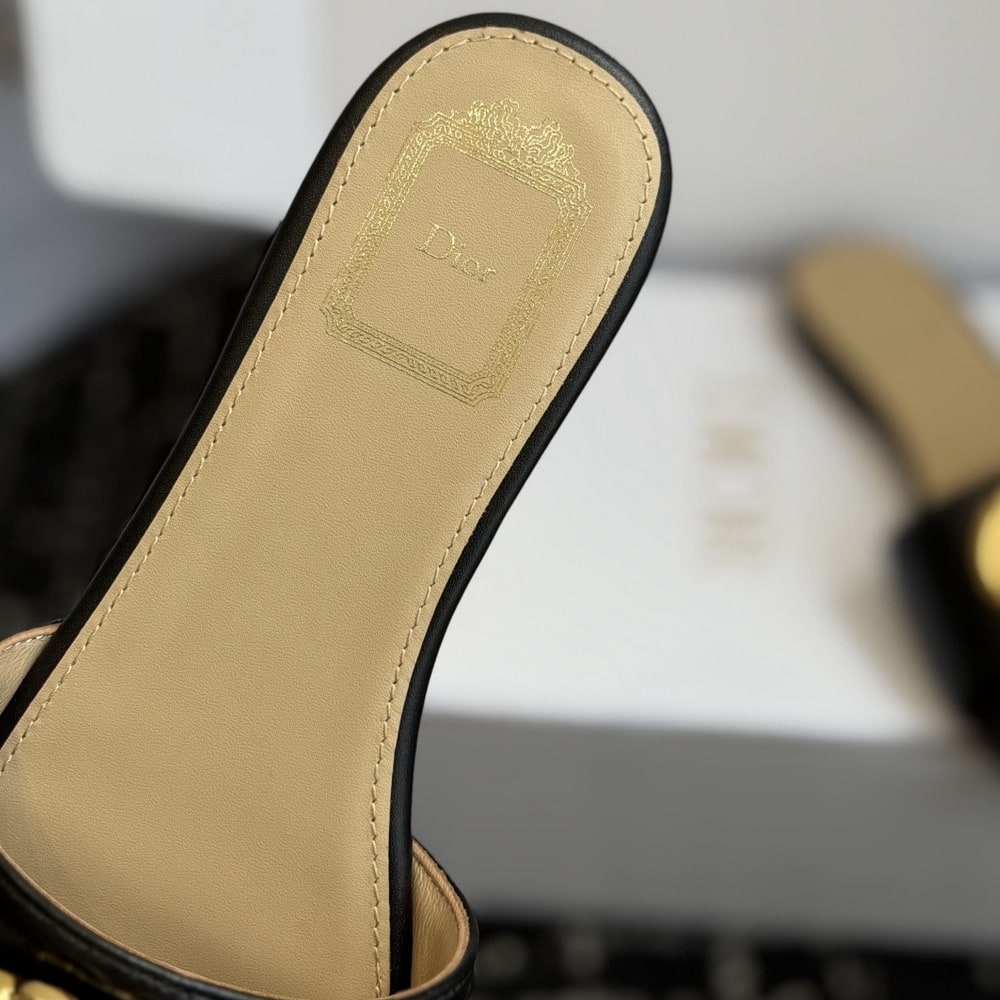 D10r Medaillon Buckle Slide (EU SIZE 35-42)
