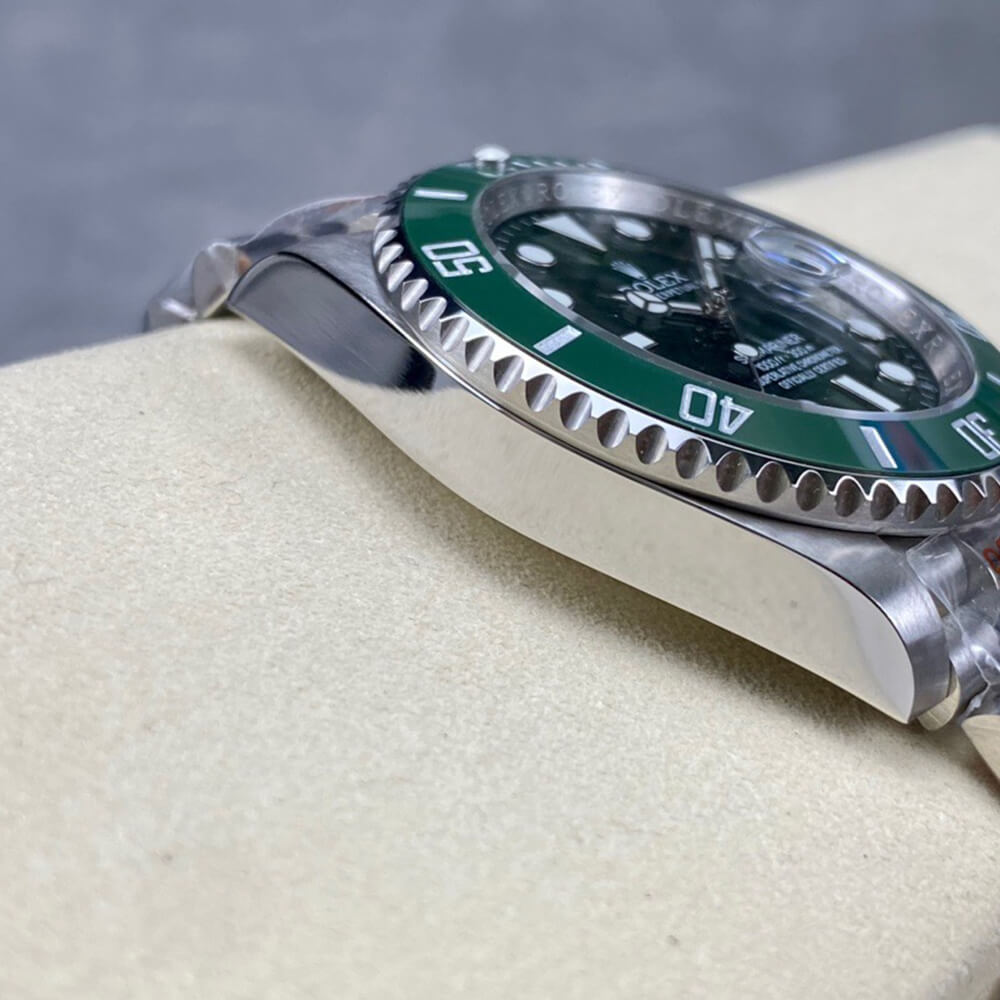 R01ex Submariner Date