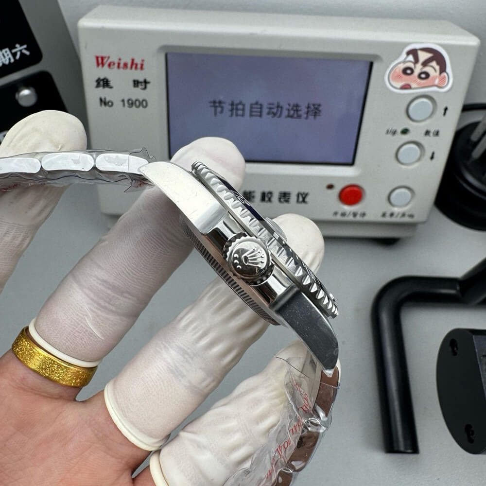 R01ex Submariner Labubu