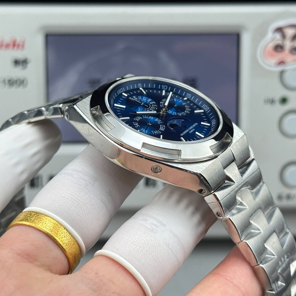 Vacheron C0nstan1n Overseas Chronograph