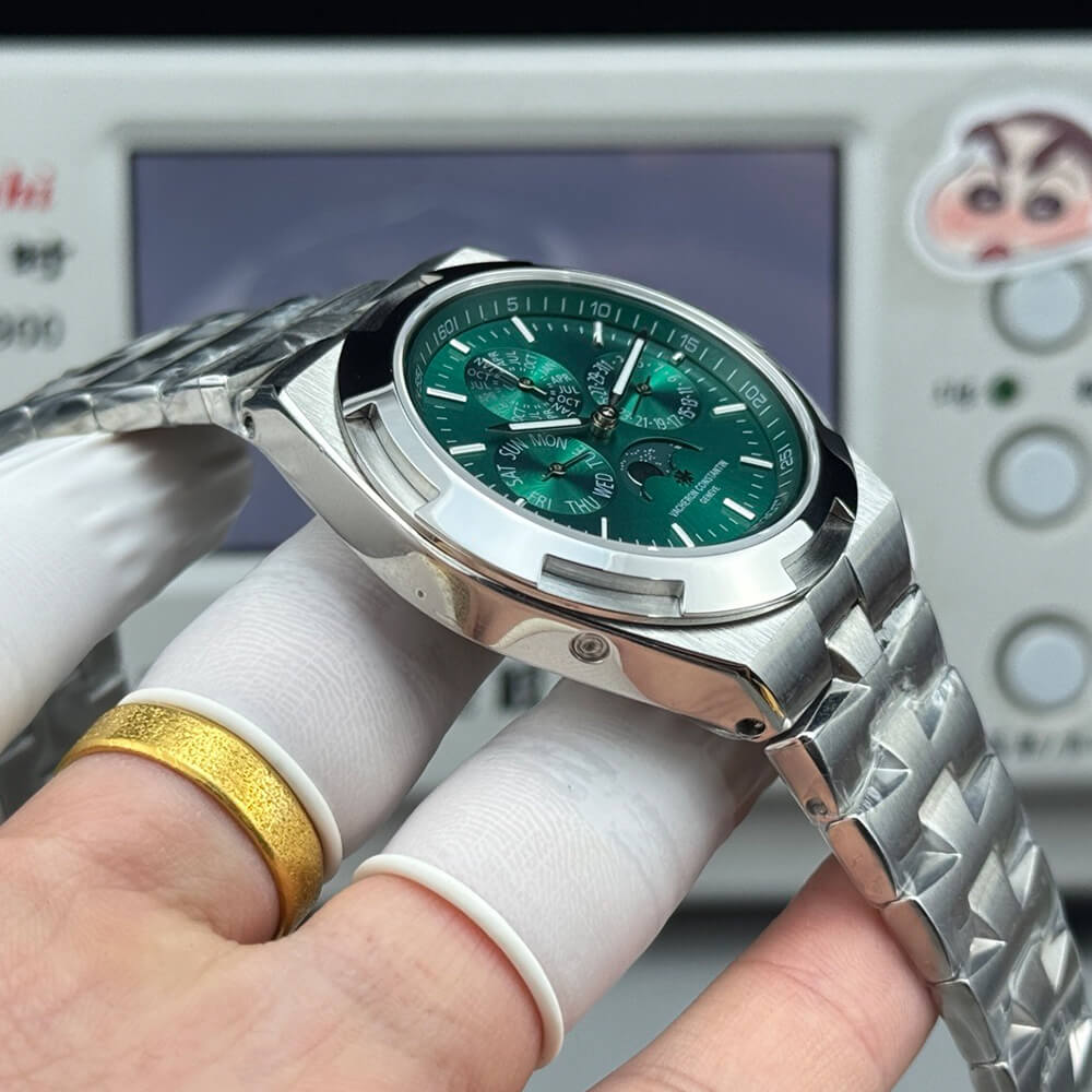 Vacheron C0nstan1n Overseas Chronograph