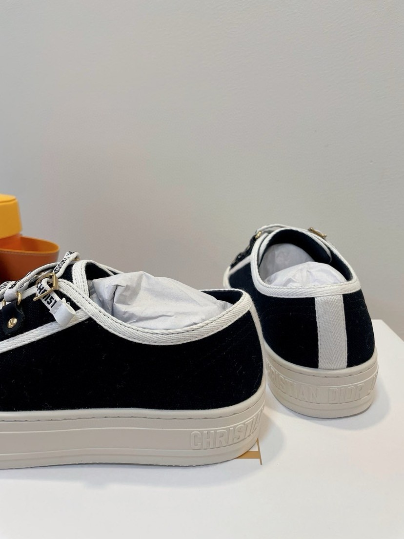 D10r sneakers