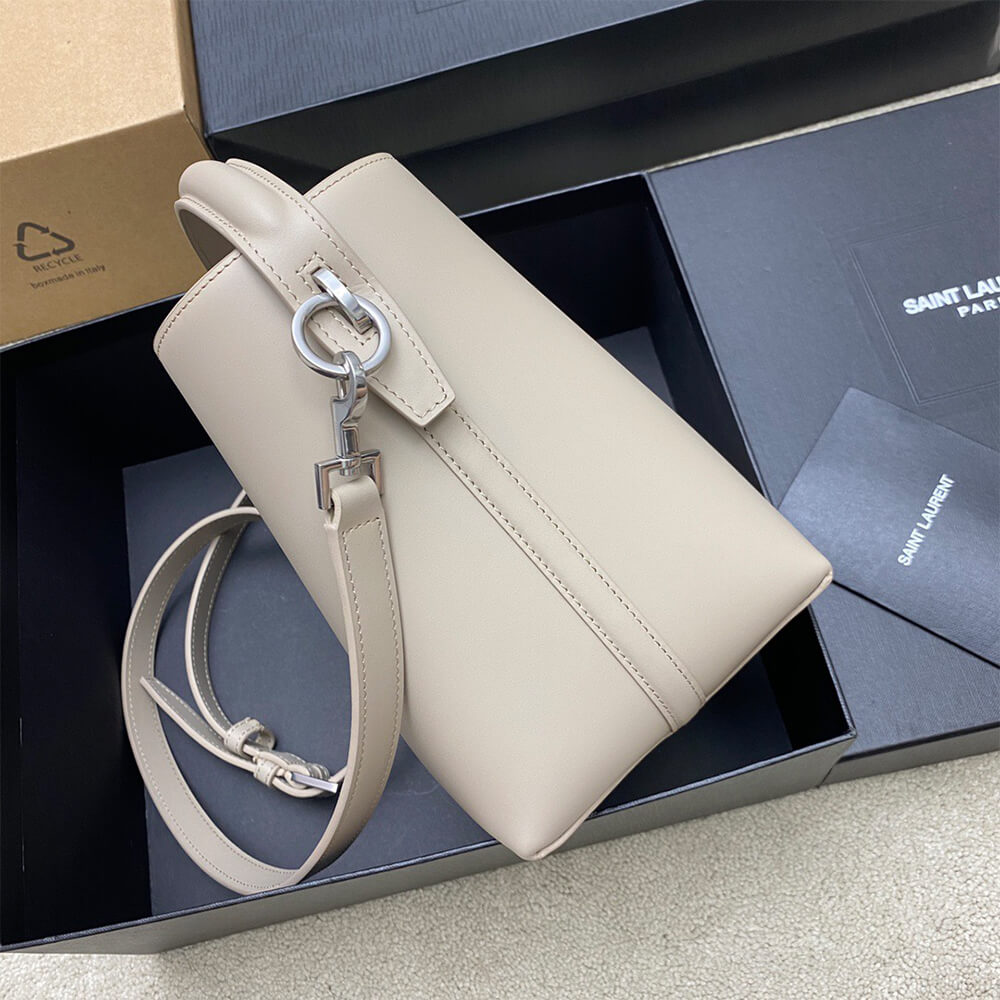 Y51 LE 37 small in shiny leather