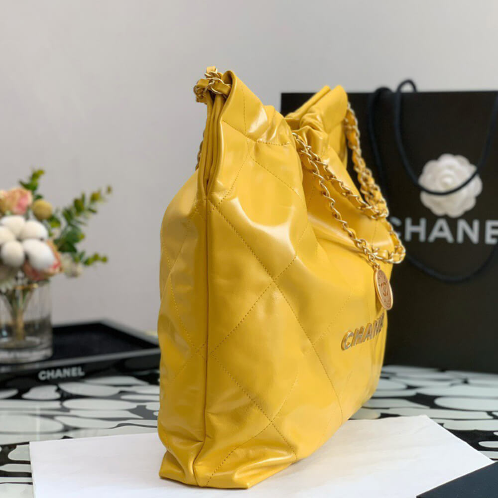 Ch**el 22 SMALL HANDBAG