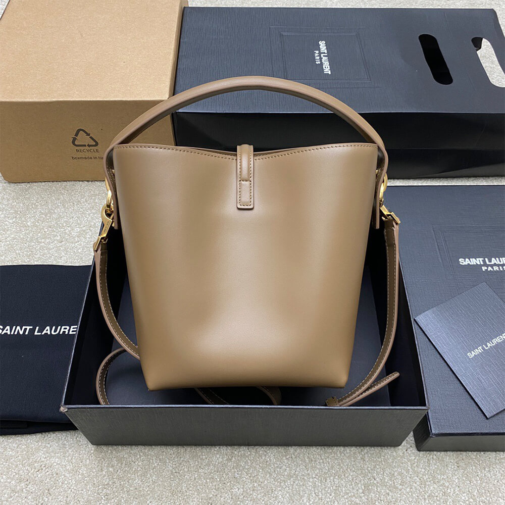 Y51 LE 37 small in shiny leather